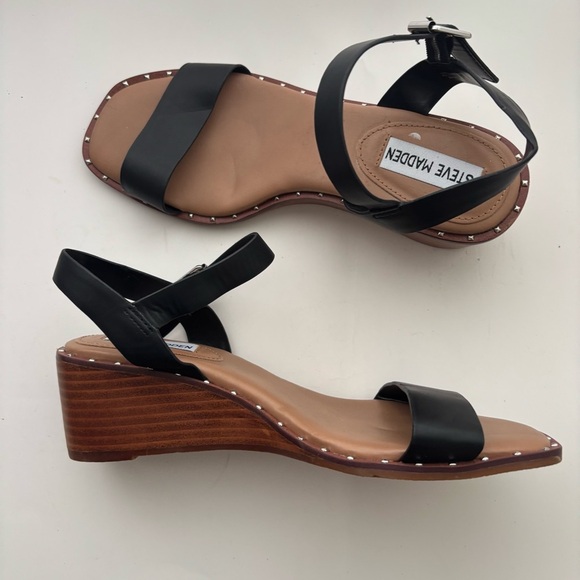 Steve Madden leather wedge black sandals with‎ studded trim Sz 8M - Picture 3 of 8